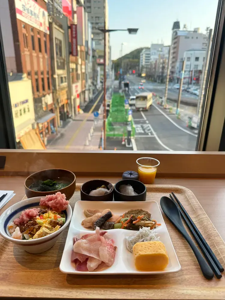 일본 마쓰야마 - 평생 꼭 한번 방문해야 할 곳! REF 마쓰야마 베슬 호텔의 뷔페식 아침 식사는 너무 맛있어서 자꾸만 다시 찾고 싶어질 거예요!