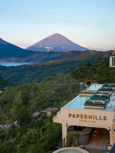 バリ島の知られざるマウンテンプールクラブ：ペーパーヒルズ