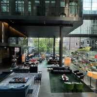 現代建築のスタイルを融合させたConservatorium Hotel