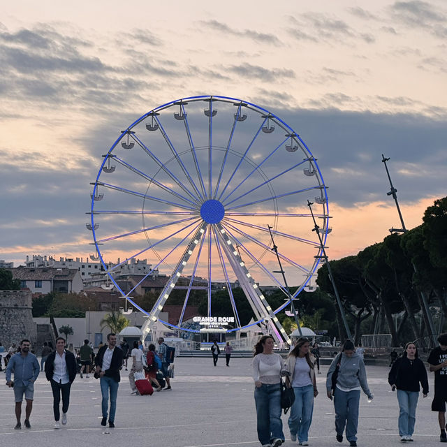 Soak in the sea with stunning views from the grand ferris wheel in Antibes 🇫🇷