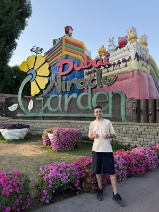 Dubai Miracle Garden: A Floral Wonderland! 🌸✨🇦🇪