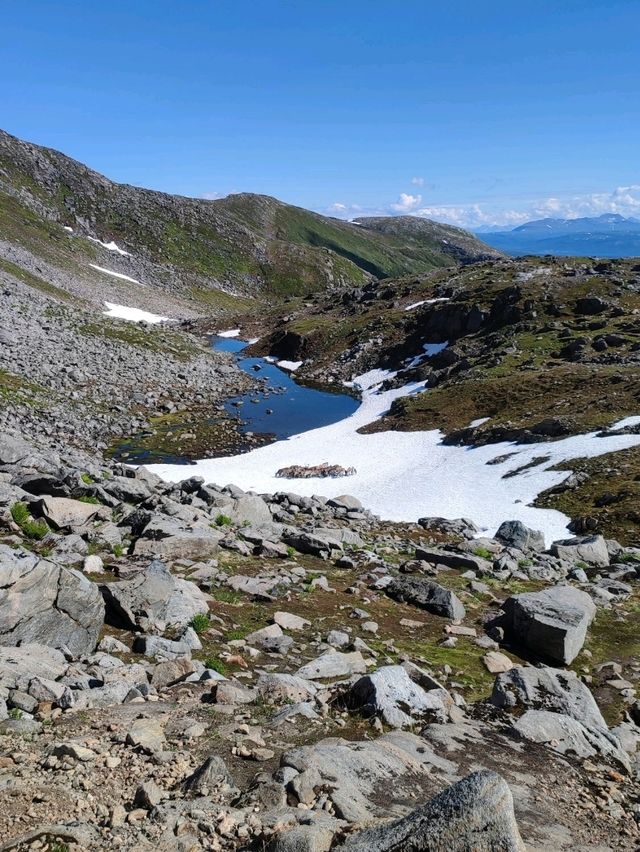 Hiking in Senja, Norway: A Hidden Gem for Adventurers 🏞️