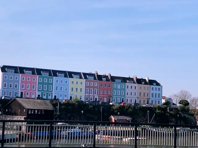 Bristol: A Day of History, Art, and Waterfront Charm 🌊🎨