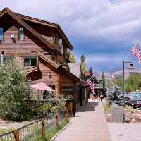 🏡 Where to Stay for Rocky Mountain National Park? Let’s Talk Towns + Tips! 🏞️