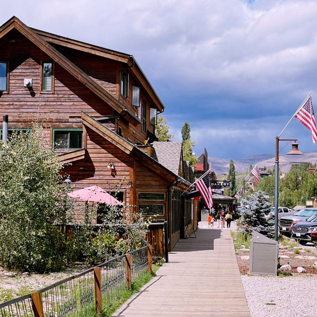 🏡 Where to Stay for Rocky Mountain National Park? Let’s Talk Towns + Tips! 🏞️