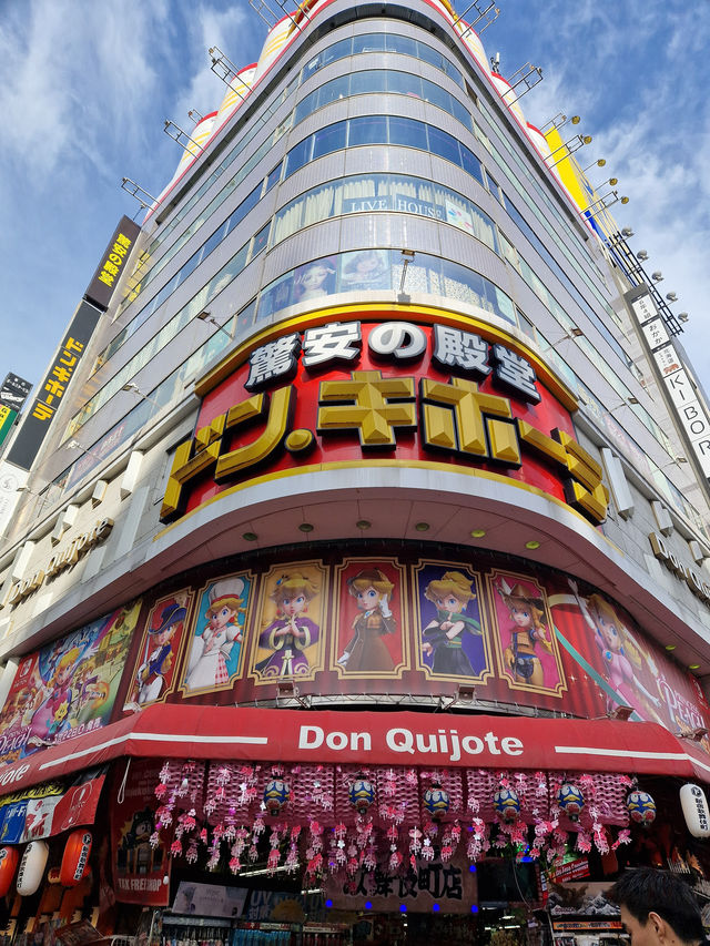 Explore the contrasts of Shinjuku — Modern buzz meets retro charm
