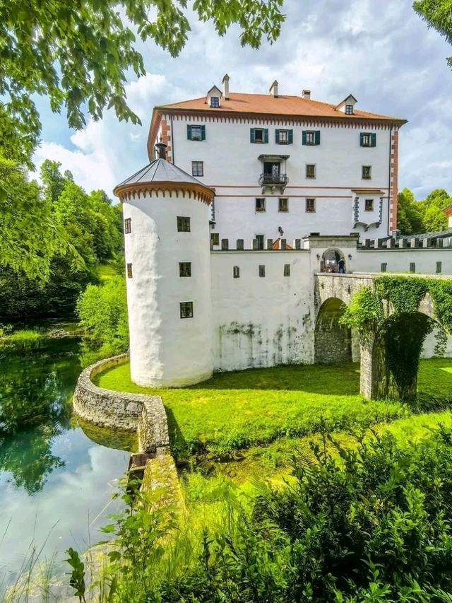 🏰✨“Timeless Elegance: My Enchanting Visit to Snežnik Castle”✨🌲