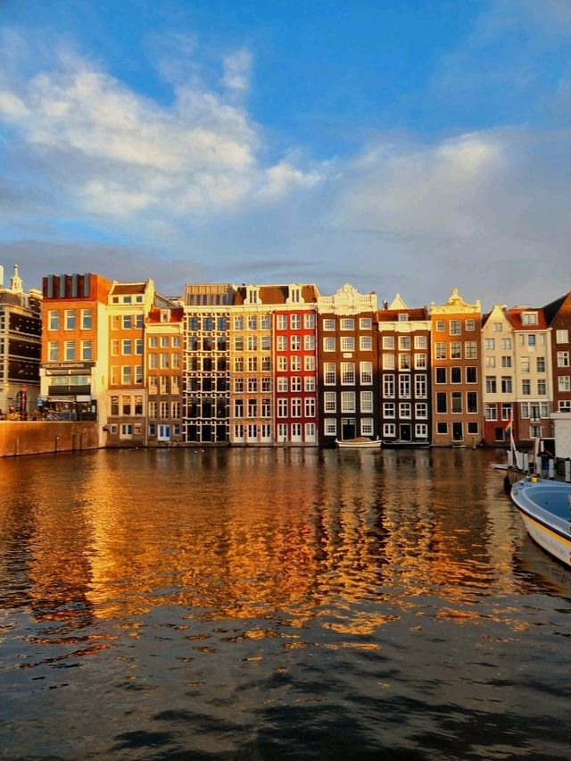 Amsterdam Travel Guide