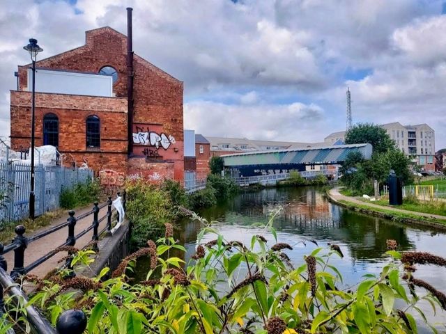 Coventry Canal Basin: Chill Vibes by the Water 🚤🌤️