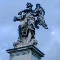 Angels by the Tiber – Rome’s Silent Guardians 😇🌉