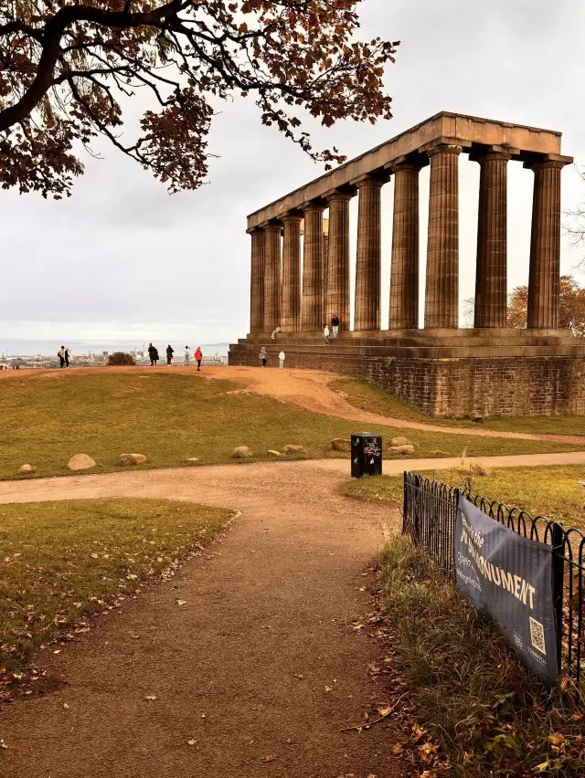🍁 Calton Hill – The Iconic Viewpoint of Edinburgh 🌥️