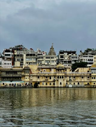 🚤 Lake Pichola: The Magical Heart of Udaipur ✨