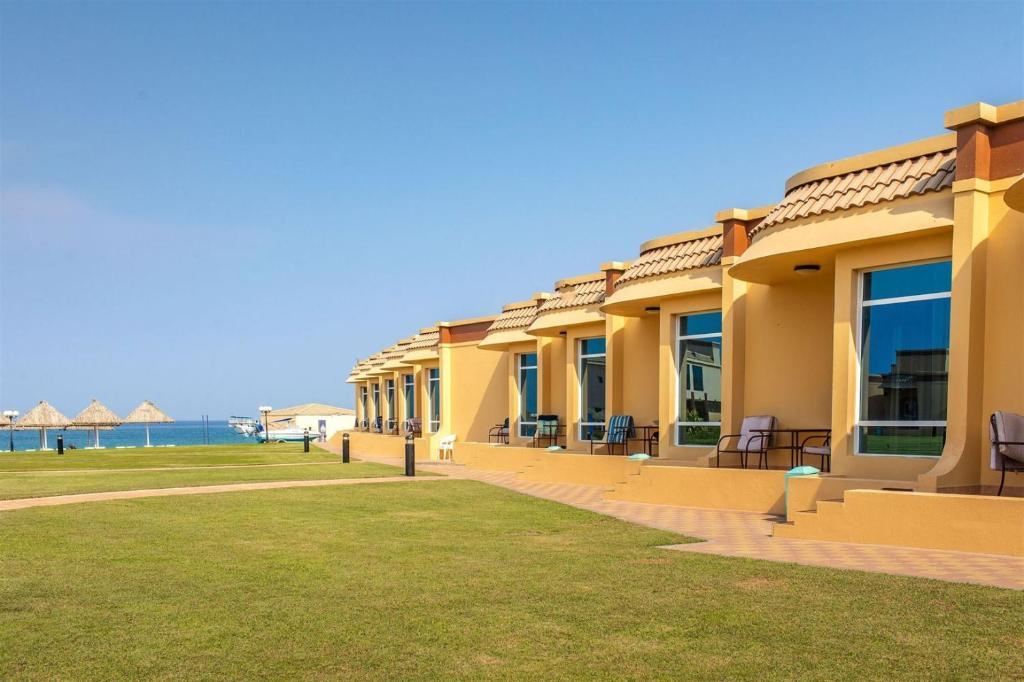 🌴 Royal Beach Hotel & Resort — a cozy seaside getaway in Fujairah 🇦🇪