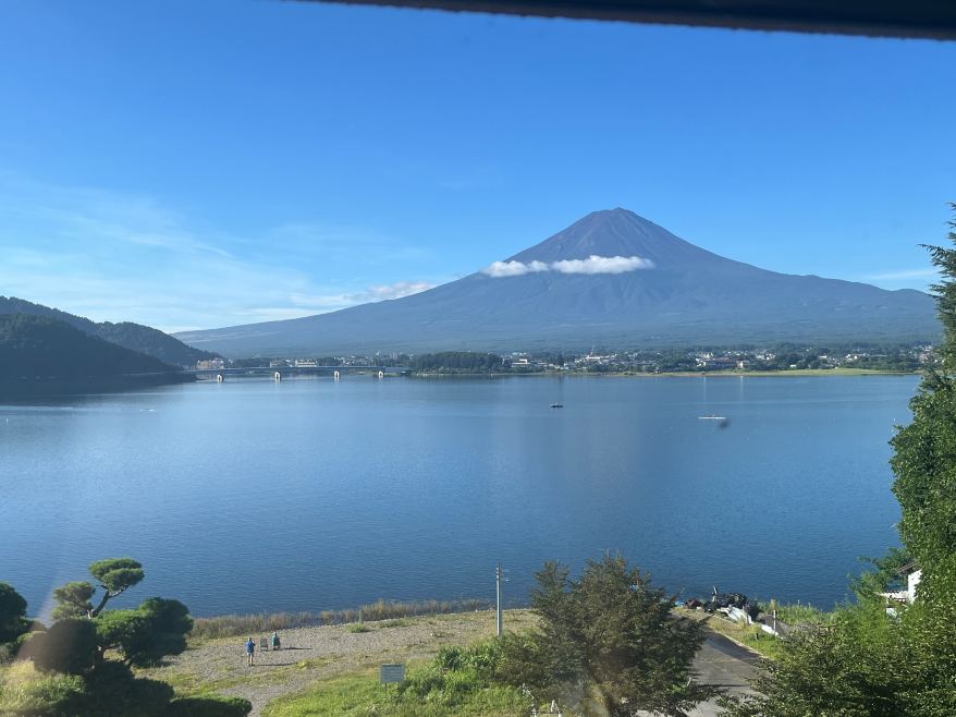 A Stay at Shuhokaku Kogetsu: Breathtaking Mt. Fuji Views, Hot