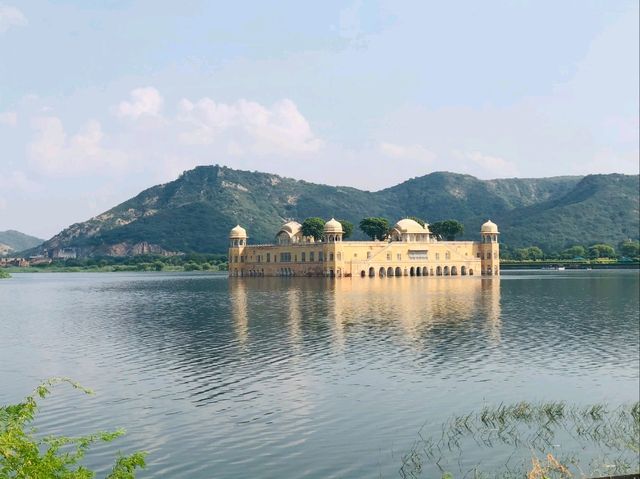 A Palace in a Lake, India 🇮🇳