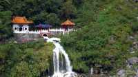 Encounter obstacles in Taroko Gorge.