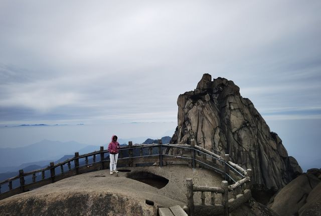 天柱一峰擎日月，單論風景，古南嶽勝過今南嶽