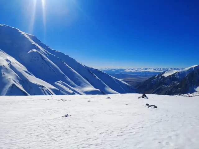 岗什卡雪峰 在雪山下感受山川和自由