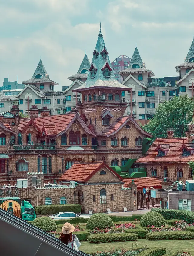 This is the dreamy castle Moller Villa where you can take photos for free