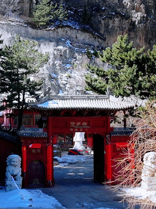 從北京開車3-4小時，欣賞1500餘年的懸空古寺