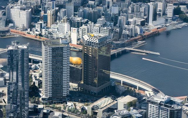 空を超えて：東京タワーの魅力散策