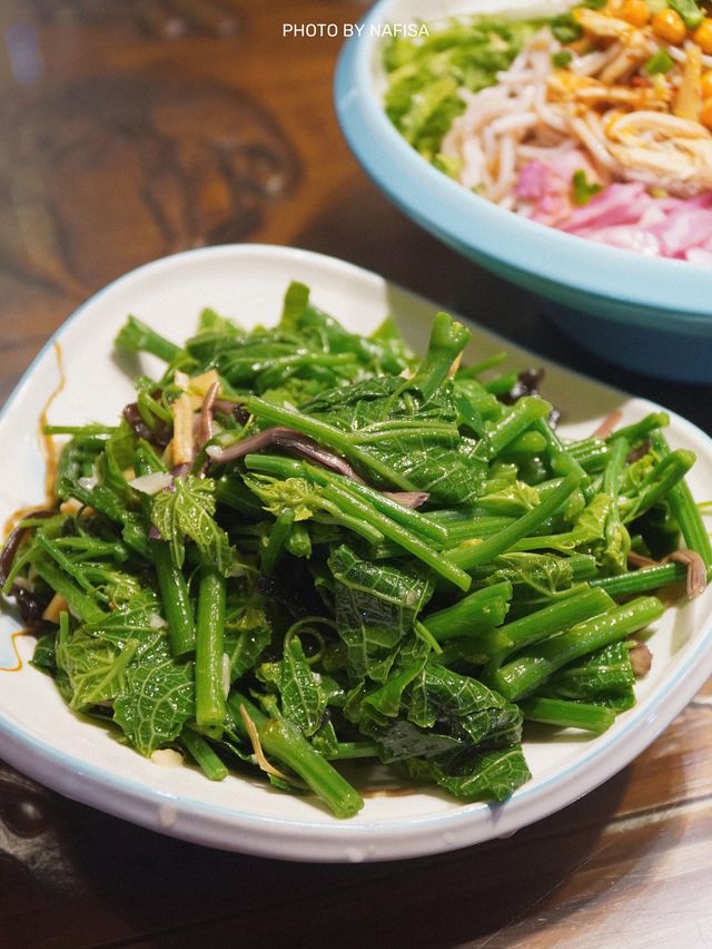 Adorned with Stars and Moon · Naxi in Dreams, the unforgettable Yunnan cuisine that lingers in one's mind. Adorned with Stars and Moon · Naxi in Dreams, the unforgettable Yunnan cuisine that lingers in one's mind.