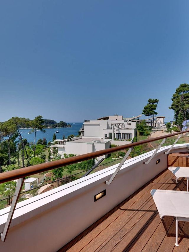 🌟✨ Rovinj Retreat: Luxe Comfort at Lone Hotel 🌊🏨