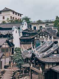 藏在長江邊的仿古小鎮，宏偉而又虛無