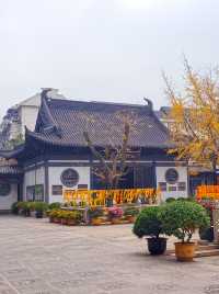 真如鎮，雖陷水泥森林中，唯這方淨土依舊