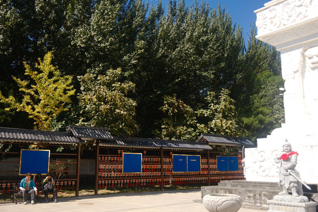 西塔寺和咖啡市集。