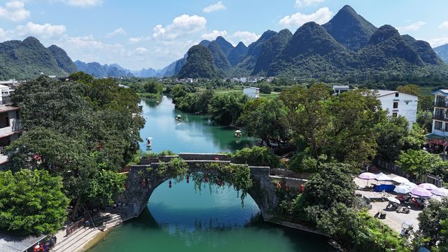 廣西陽朔遇龍橋。