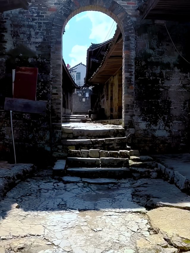被遺忘百年的古鎮………。