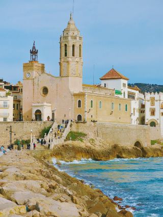 巴塞羅那半天來回，我找到了夢中的海濱小鎮！