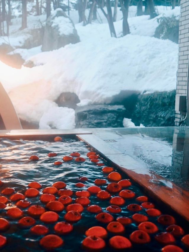 日本青森「界津輕」在雪中泡蘋果溫泉🫧