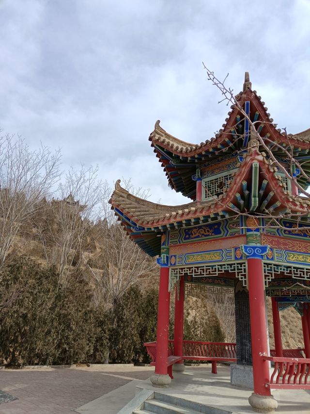寧念家鄉一抔土，勿戀他鄉萬兩金！