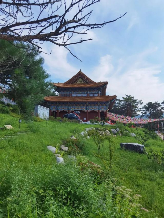 走進延吉東來寺，邂逅自然與禪意交織嘅靈境