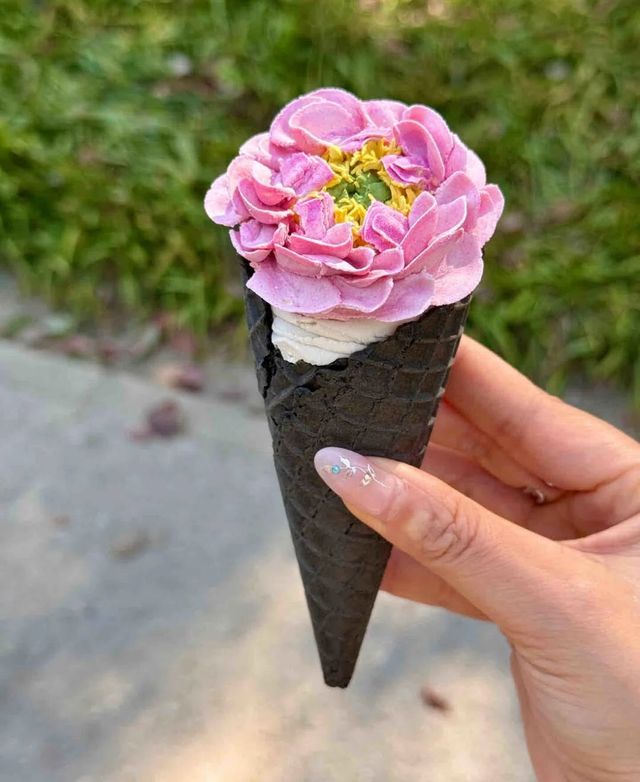 🌸 Discovering Sakura Ice Cream in Shanghai