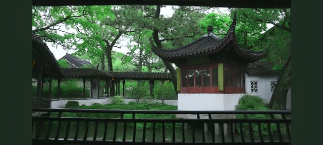漫步蘇州園林：一場穿越千年的美學盛宴   踏入蘇州園林，彷彿打開了一本塵封的古籍，每一頁都書寫著東方