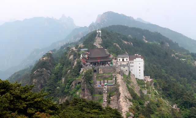 黃山奇松怪石，大自然嘅鬼斧神工