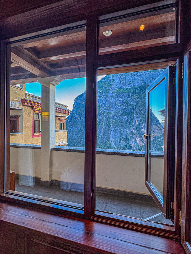 巴拉格宗｜一推開窗就係雪山嘅懸崖酒店！！