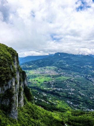 Musim panas ini, silakan periksa panduan akomodasi untuk datang ke Enshi untuk menghindari panasnya musim panas~