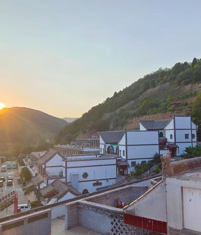 登臨人祖山，感受華夏文明的起源與震撼。