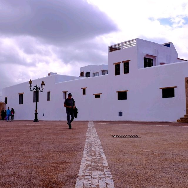 🏝️ Rabat’s White Houses by the Sea – The City in Blue and White 🏝️ Rabat’s White Houses by the Sea – The City in Blue and White