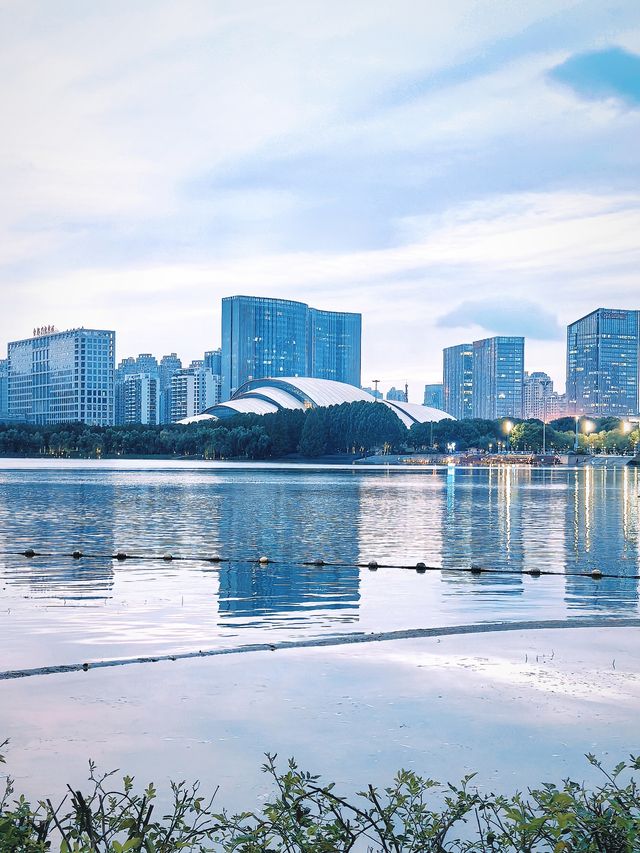 合肥天鵝湖｜暮色時分邂逅城市浪漫天際線