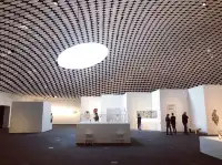 芬蘭這個美術館就像是廣場上平地冒出的泡泡