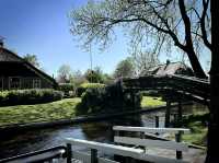 荷蘭羊角村一日遊全攻略坐船賞童話小鎮 品嚐美味三文魚