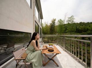 Shanghai Departure: A Healing Water Play Vacation Guide to Moon Bay, Southern Anhui