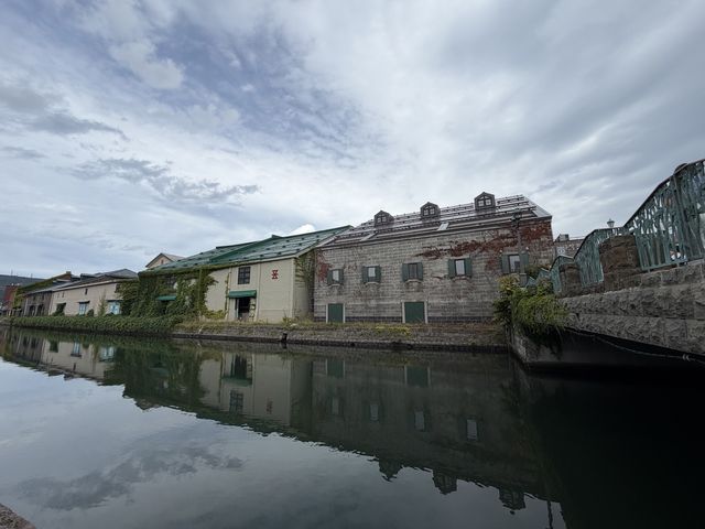 路線安排很豐富，行程比較緊湊，一定要選大晴天喔，神威岬的積丹藍一定要晴天才能看到。小樽很好逛，史努比
