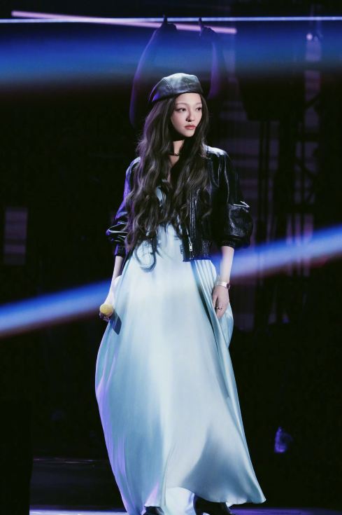 ぱっつん前髪限定＋蝶と藤の花の妖精！アンジェラ・チャン（張韶涵）が