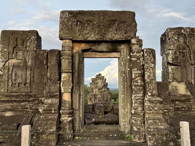 จุดชมวิวพระอาทิตย์ตกบนเนินเขา นครวัด